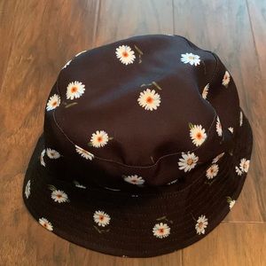 Reversible bucket hat